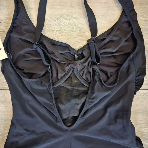 Contours Solitaire V-Neck center Rushing Underwire black One Piece Swimsui… - Picture 10 of 16